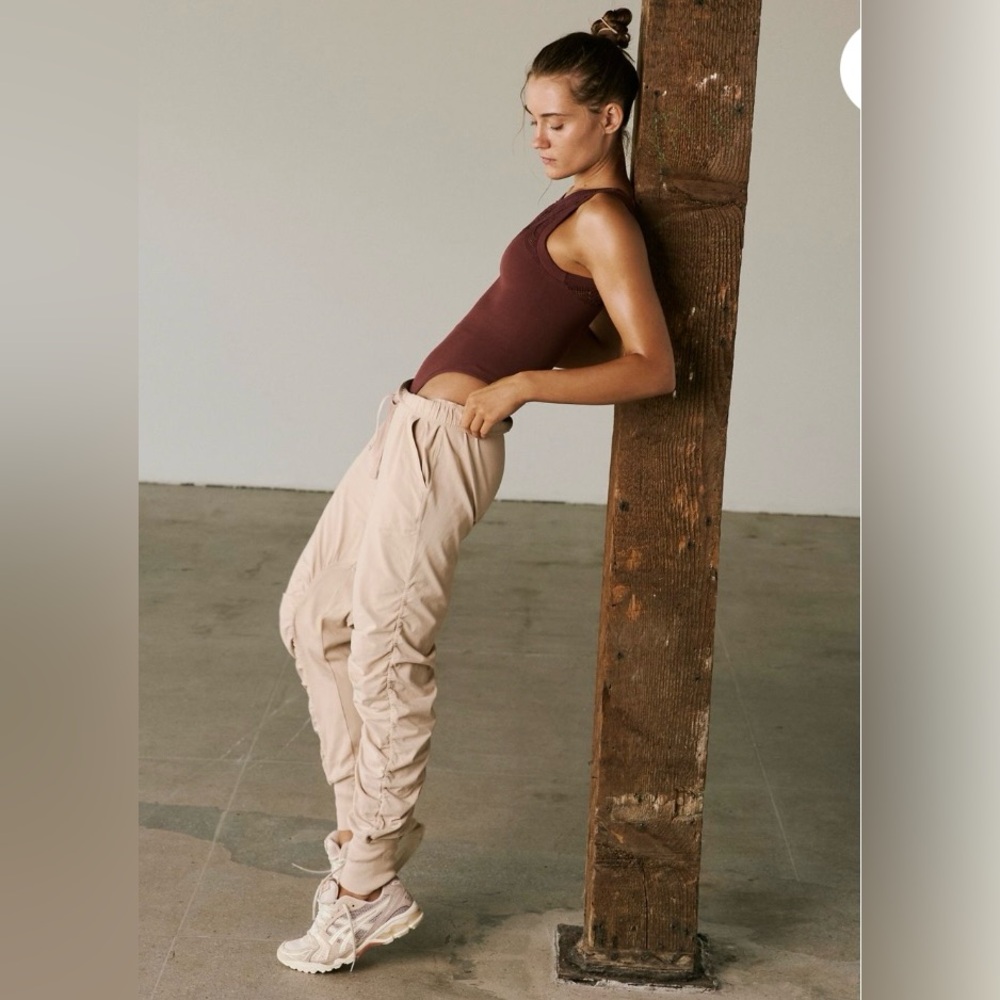 NWT Free People hot shot shirred pants in doe - XS
